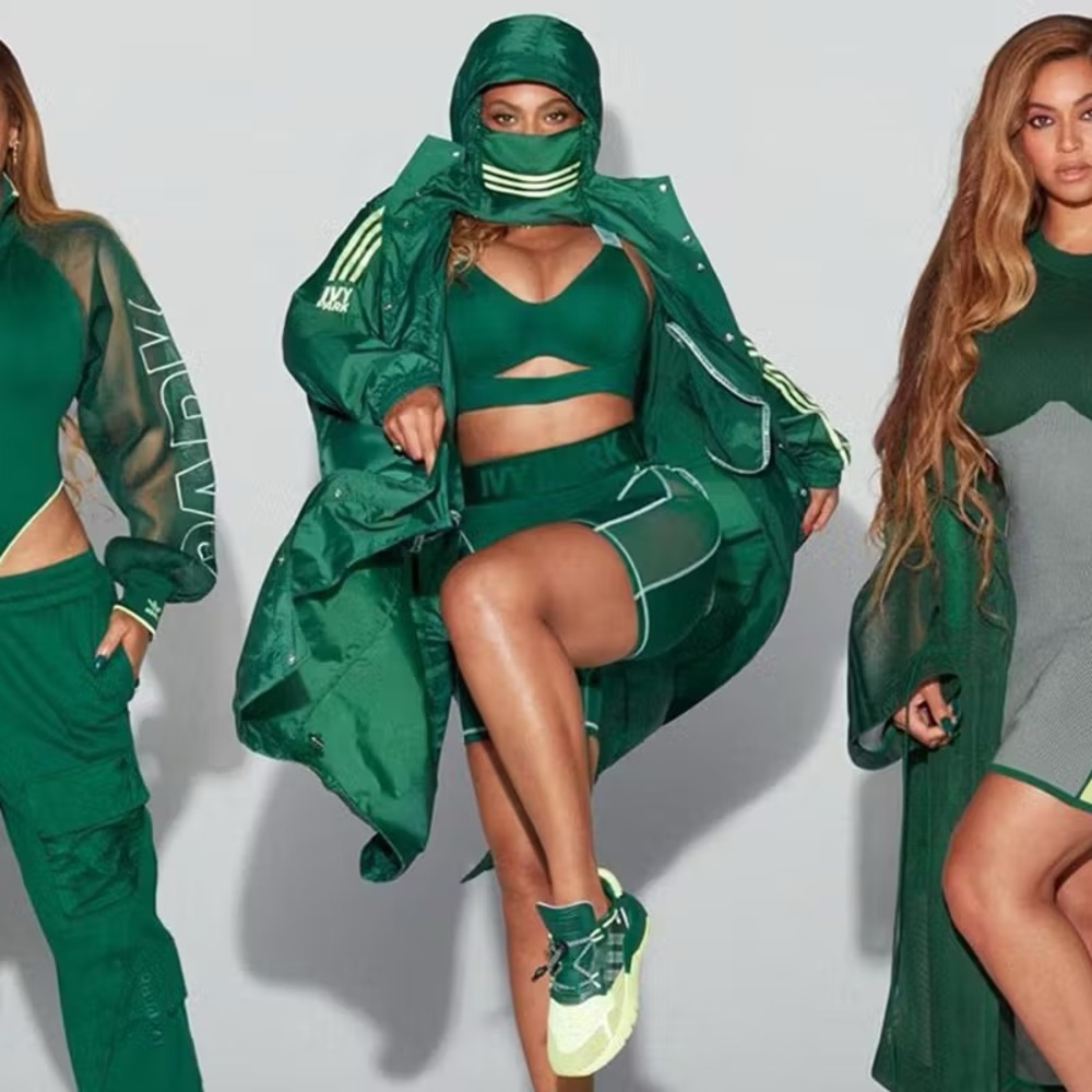 IVY PARK Cut Out Medium Sport Bra Degrassi Green